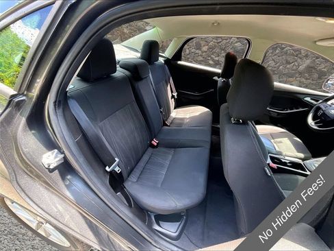 Used 2016 Ford Focus SE FWD image 25