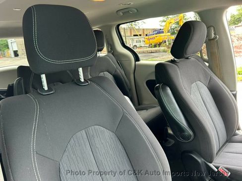 Used 2020 Chrysler Voyager L FWD image 32