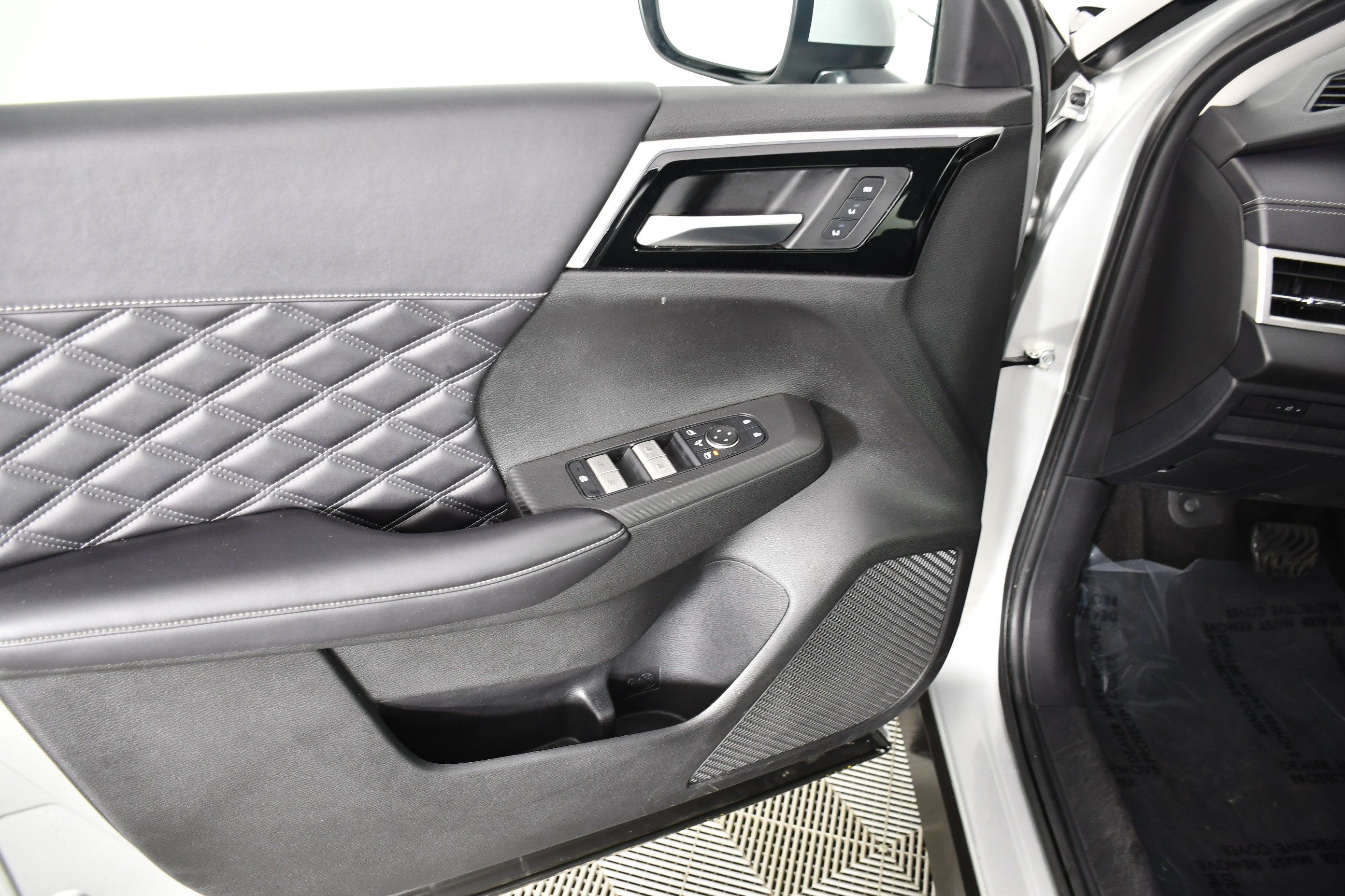 Used 2024 Mitsubishi Outlander SEL AWD/4WD image 33