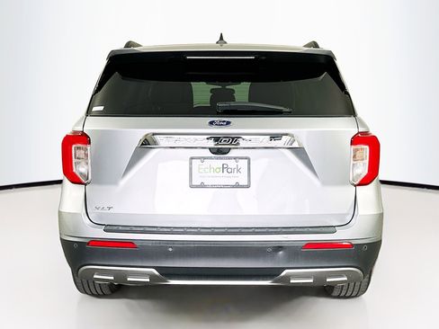 Used 2024 Ford Explorer XLT w/ Equipment Group 202A image 7
