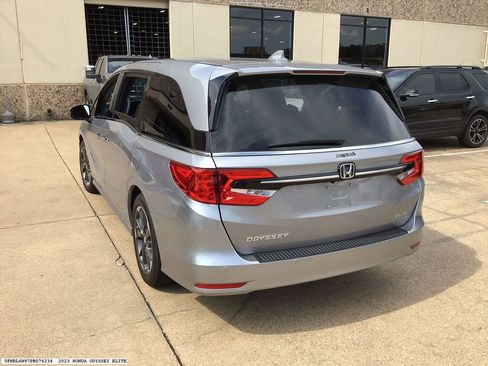 Used 2023 Honda Odyssey Elite image 4
