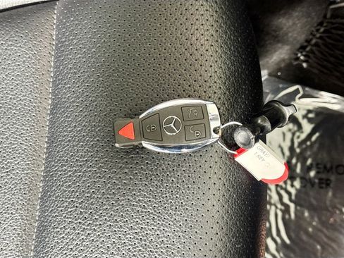 Used 2018 Mercedes-Benz GLC 300 4MATIC w/ Multimedia Package image 41