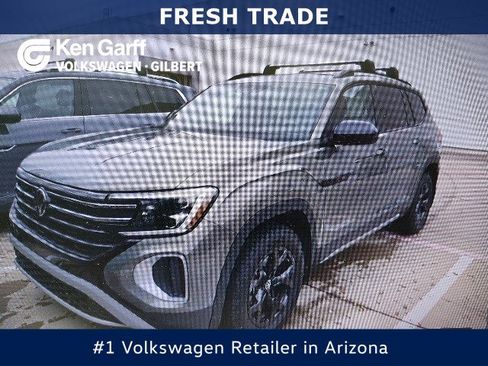 Used 2025 Volkswagen Atlas Peak Edition SE image 1