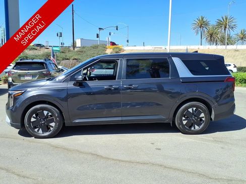 Used 2025 Kia Carnival LXS FWD image 5