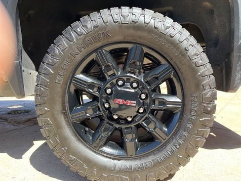 Used 2025 GMC Sierra 2500 AT4 w/ AT4 Premium Plus Package AWD/4WD image 13