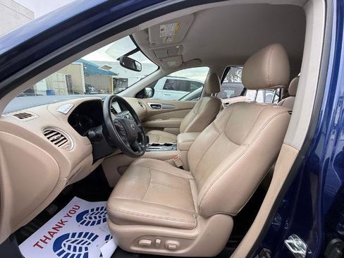 Used 2020 Nissan Pathfinder SL w/ Cargo Package image 13