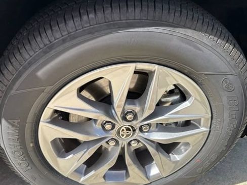 Used 2026 Toyota Sienna XLE FWD image 13
