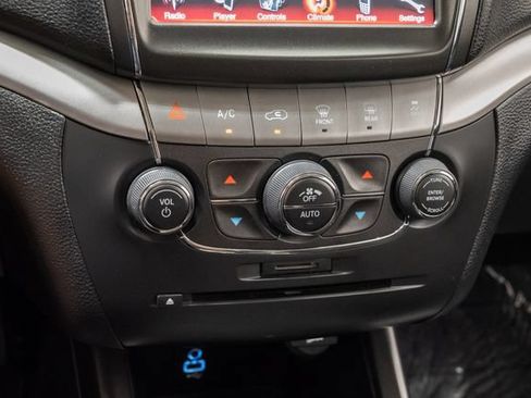 Used 2019 Dodge Journey Crossroad w/ Popular Equipment Group FWD image 19