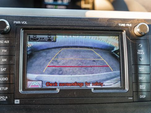 Used 2013 Toyota Sienna XLE image 22