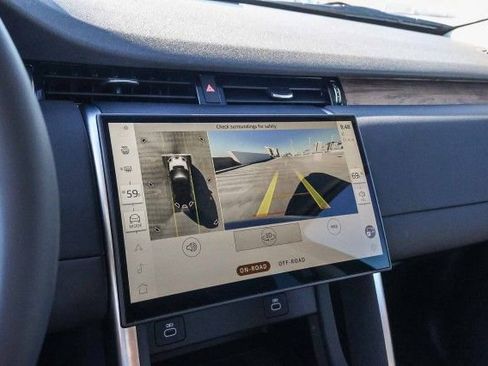 Certified 2024 Land Rover Discovery Sport S image 24