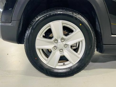 Used 2022 Jeep Compass Latitude FWD image 10