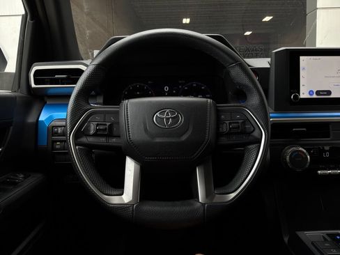 Used 2025 Toyota Tacoma TRD Off-Road AWD/4WD image 31