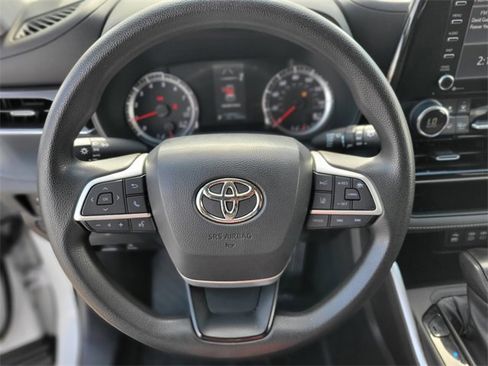 Used 2022 Toyota Highlander L image 21