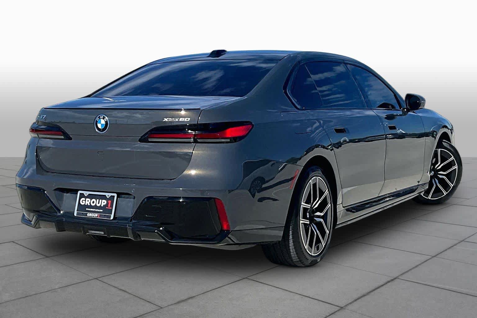 Used 2023 BMW i7 xDrive60 AWD/4WD image 12