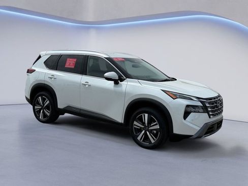 Certified 2026 Nissan Rogue SL AWD/4WD image 1