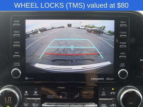 Used 2022 Toyota Highlander XLE AWD/4WD image 6