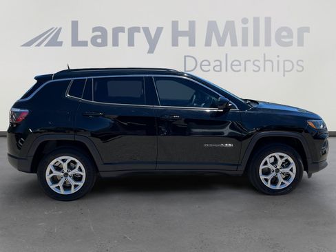 Certified 2025 Jeep Compass Latitude AWD/4WD image 6