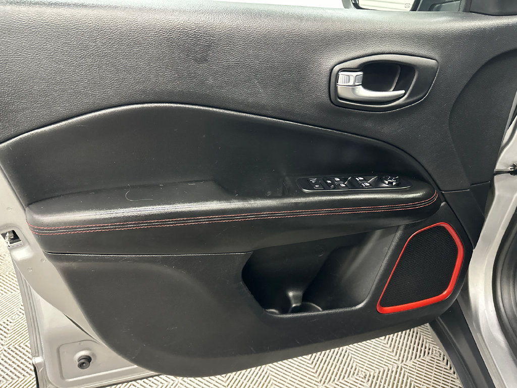 Used 2018 Jeep Compass Trailhawk AWD/4WD image 10