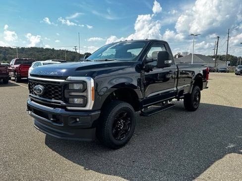 Used 2023 Ford F250 XL w/ STX Appearance Package AWD/4WD image 3