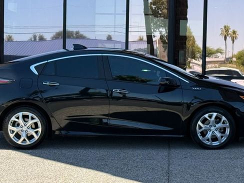 Used 2018 Chevrolet Volt Premier w/ Driver Confidence Package FWD image 14