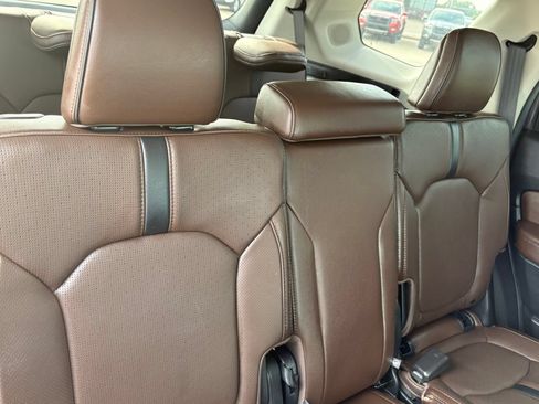 Used 2025 Honda Pilot Elite image 39