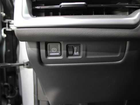 Used 2025 Cadillac XT4 Premium Luxury image 9