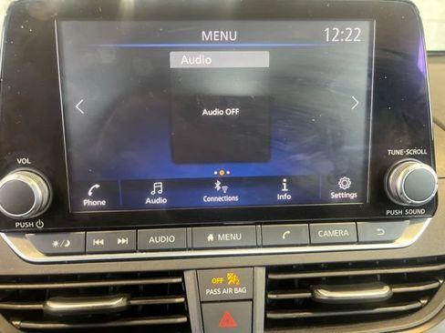 Used 2024 Nissan Altima 2.5 SV FWD image 15