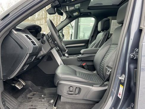 Used 2024 Land Rover Discovery Dynamic SE AWD/4WD image 19
