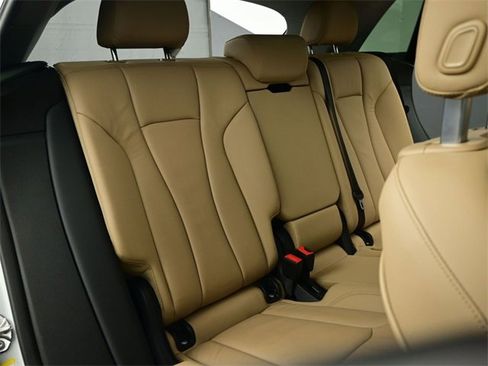 Used 2019 Audi Q8 Premium w/ Convenience Package image 38