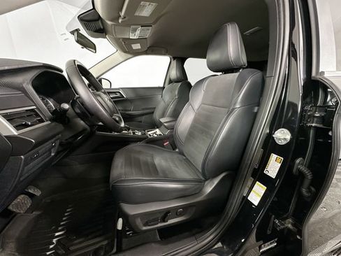 Used 2023 Mitsubishi Outlander SE image 18