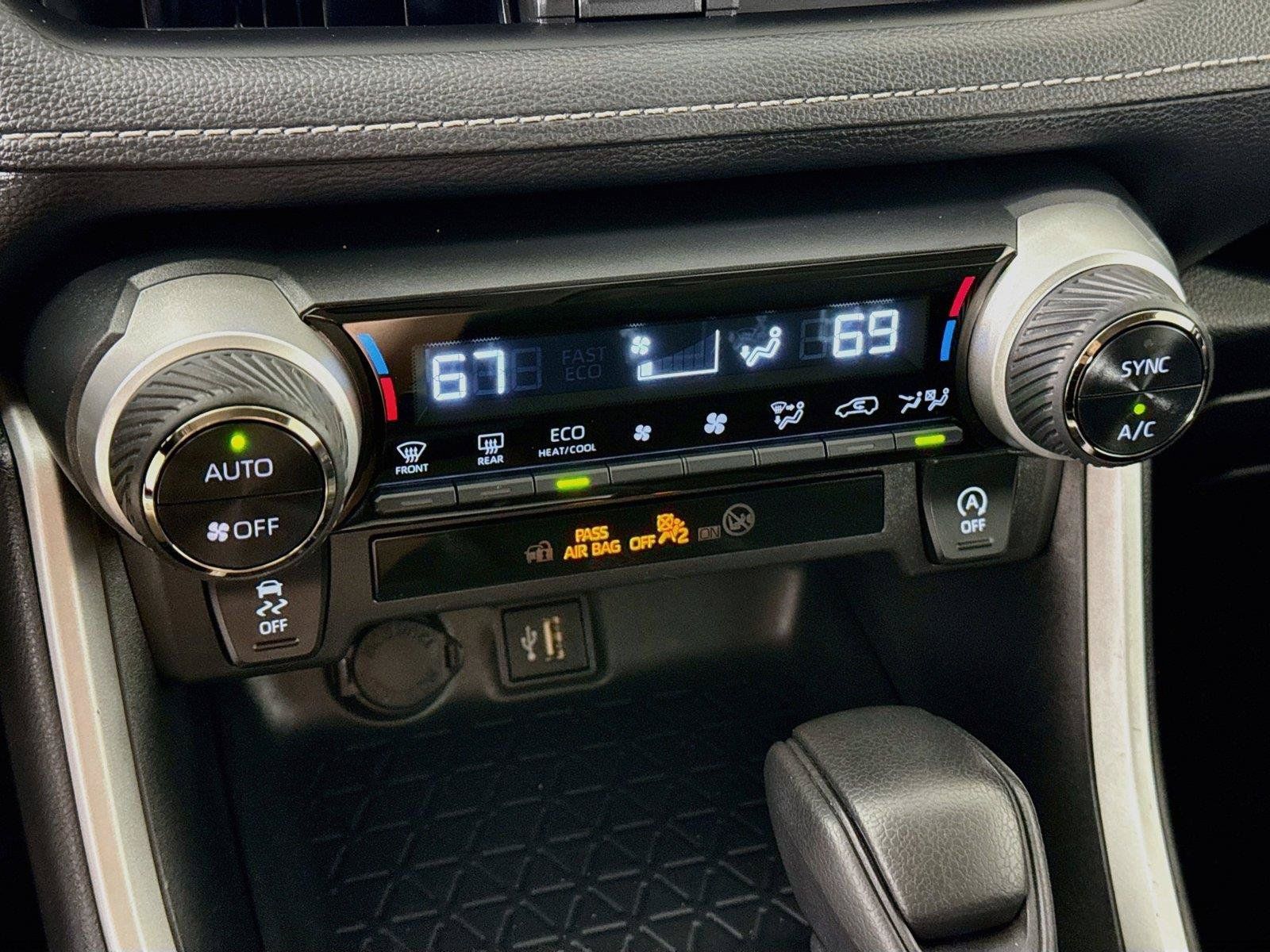Used 2025 Toyota RAV4 XLE AWD/4WD image 9