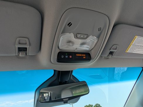 Used 2019 Chevrolet Bolt Premier w/ Infotainment Package FWD image 28