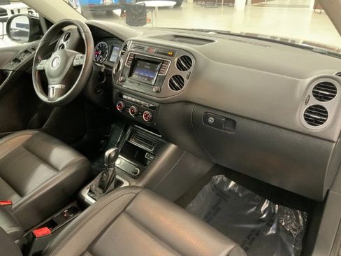 Used 2016 Volkswagen Tiguan S image 11