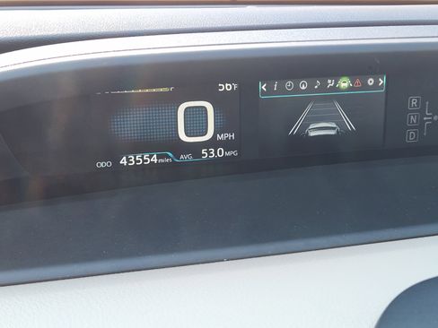 Used 2019 Toyota Prius image 20
