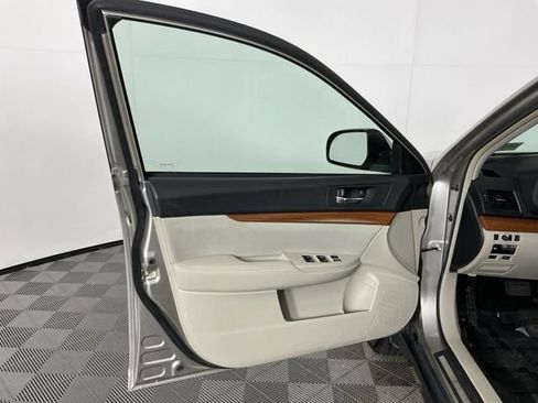 Used 2014 Subaru Outback 2.5i Limited w/ Moonroof Package AWD/4WD image 12