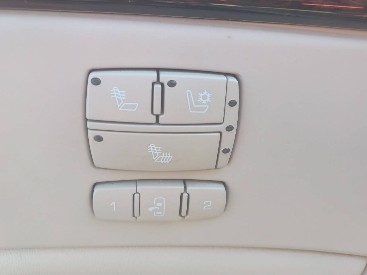 Used 2010 Cadillac DTS Luxury FWD image 15