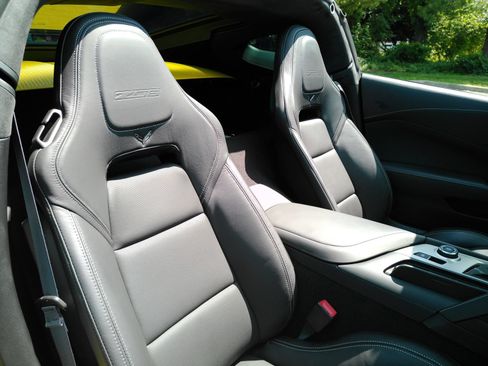 Used 2017 Chevrolet Corvette Z06 RWD image 32