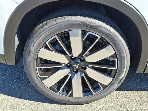 New 2025 Mitsubishi Outlander SE image 5