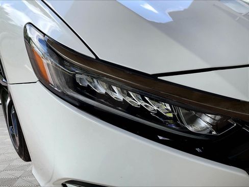 Used 2018 Honda Accord Sport image 29