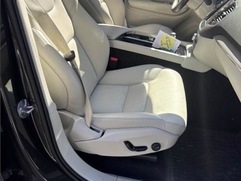 Used 2024 Volvo XC90 T8 Plus w/ Protection Package Premier AWD/4WD image 9