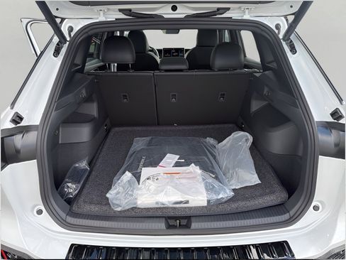 New 2026 Volkswagen Tiguan SE R-Line AWD/4WD image 25