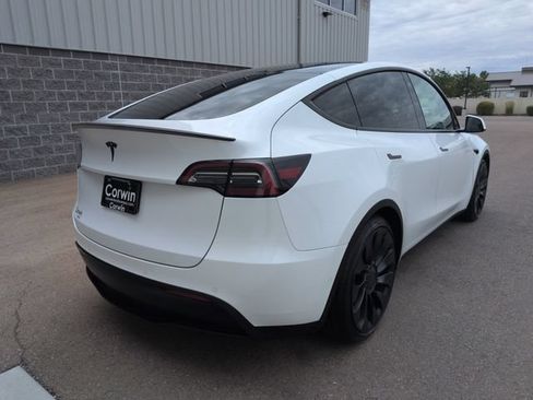Used 2022 Tesla Model Y Performance AWD/4WD image 3