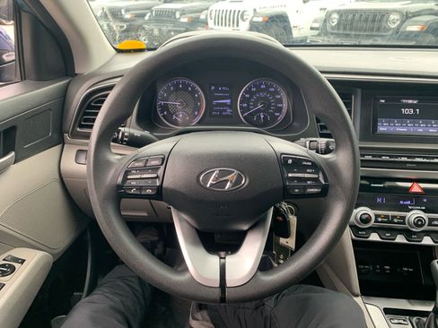 Used 2020 Hyundai Elantra SE image 16