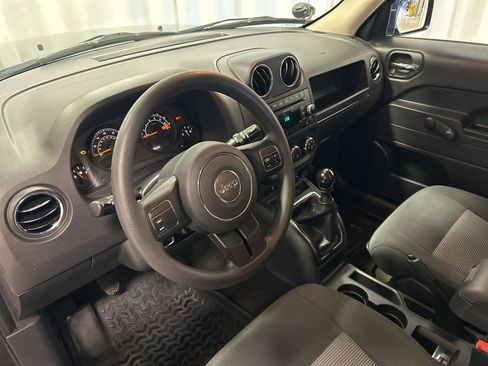 Used 2017 Jeep Patriot Sport image 3