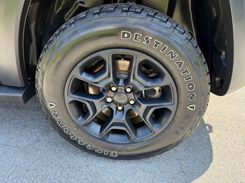 Used 2020 Jeep Cherokee Trailhawk AWD/4WD image 11
