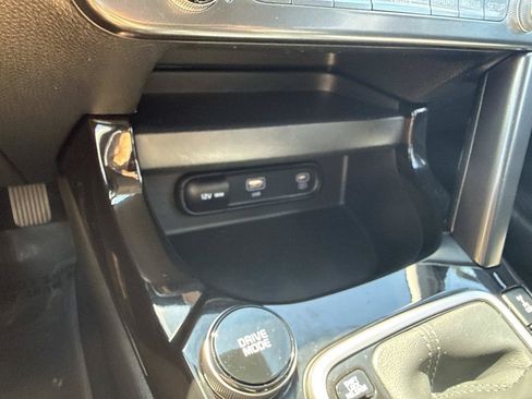 Used 2024 Kia Seltos S AWD/4WD image 32
