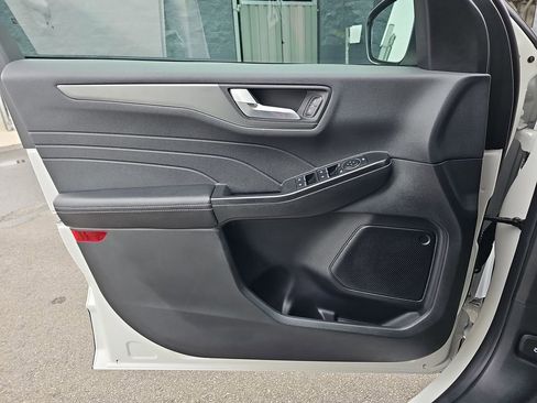 Used 2025 Ford Escape SE image 31