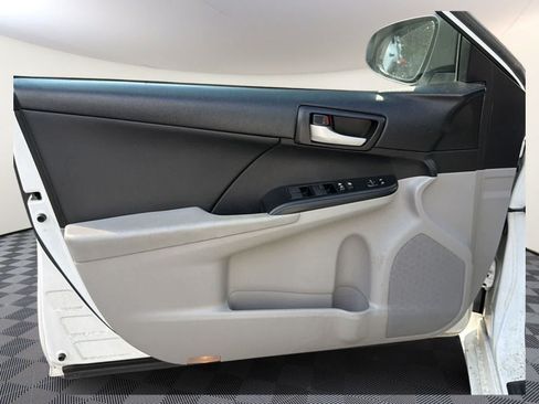 Used 2014 Toyota Camry LE FWD image 8