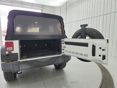 Used 2018 Jeep Wrangler Unlimited Sport S image 38