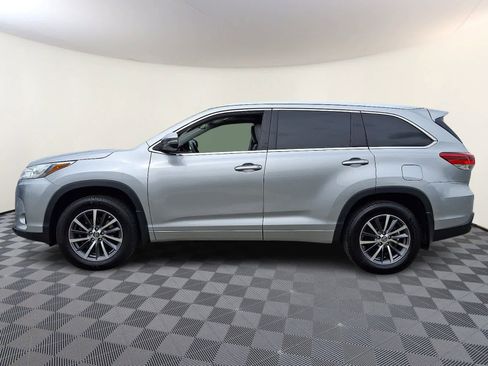 Used 2018 Toyota Highlander XLE AWD/4WD image 10